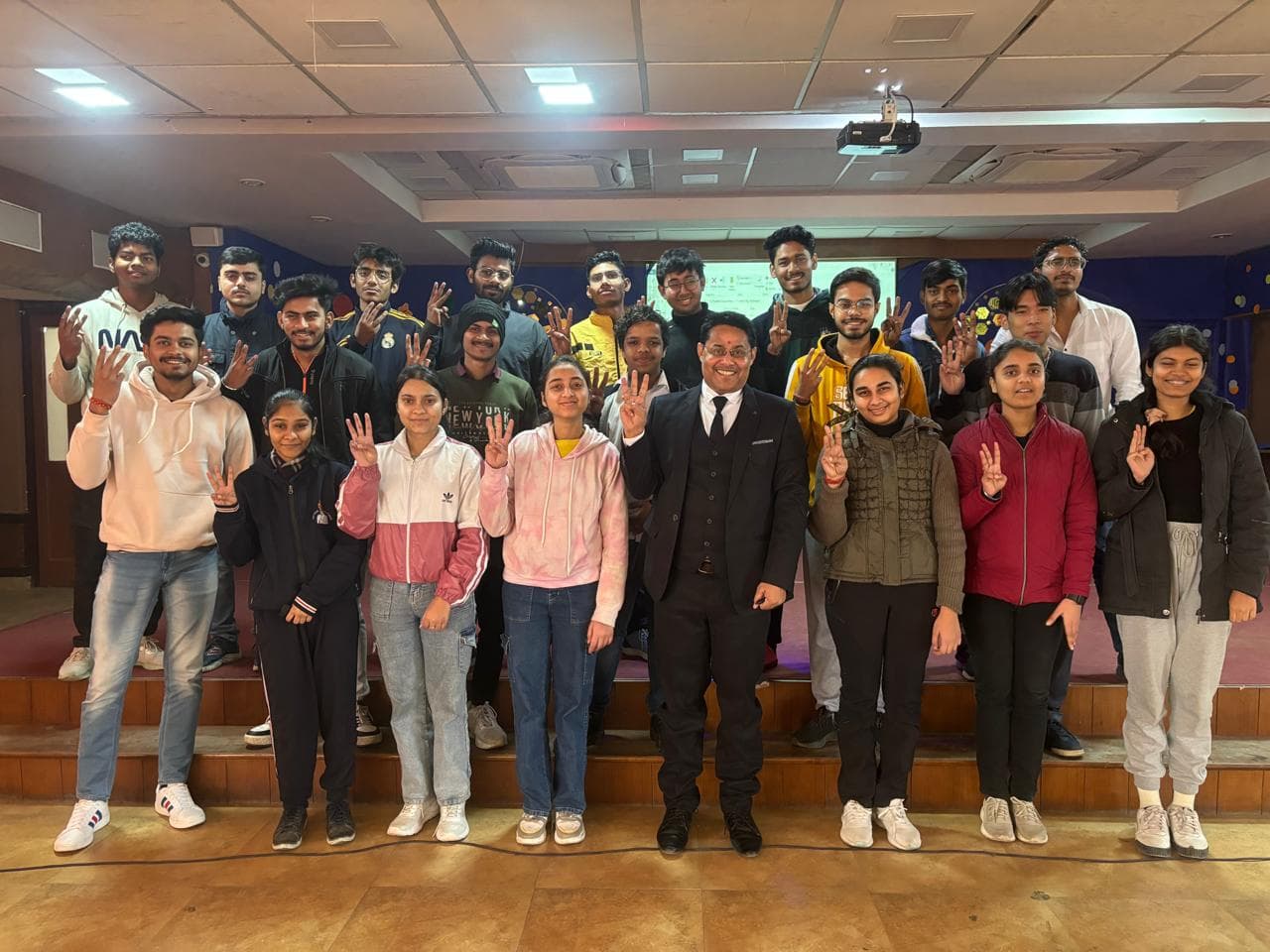 Vidya Kendra IIT JEE NEET Coaching Slide 3